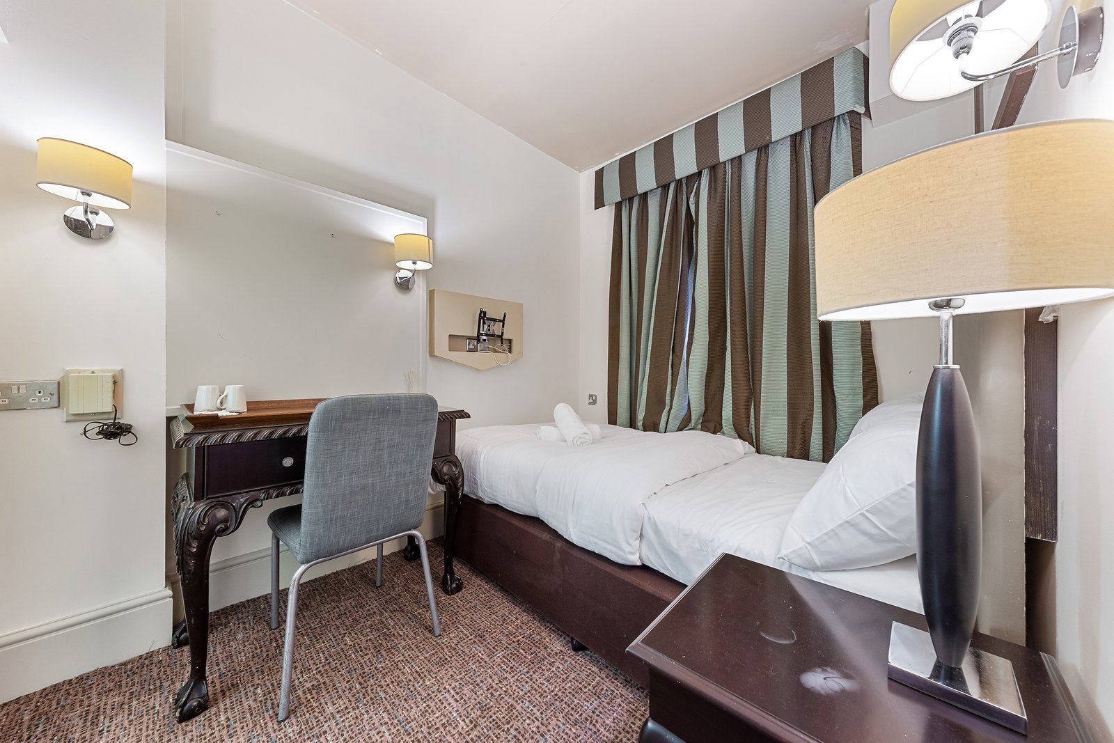 Cosy Room - Harte & Garter Hotel